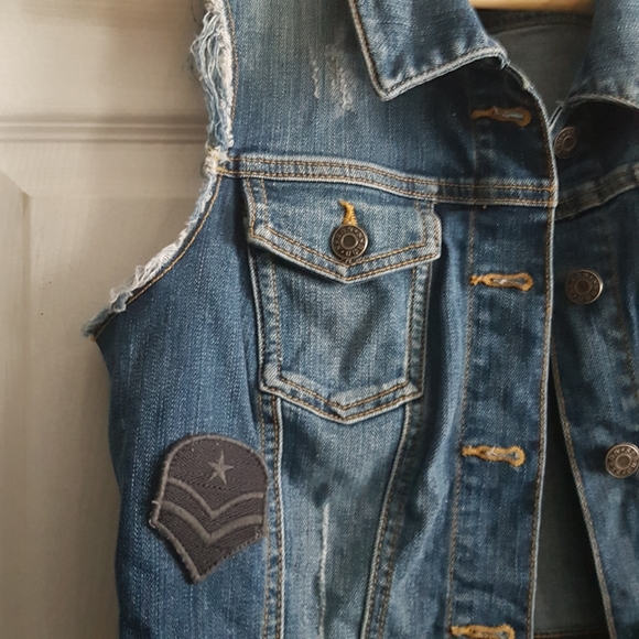 Guess Crop Denim Vest with Patches - Picture 3 of 11